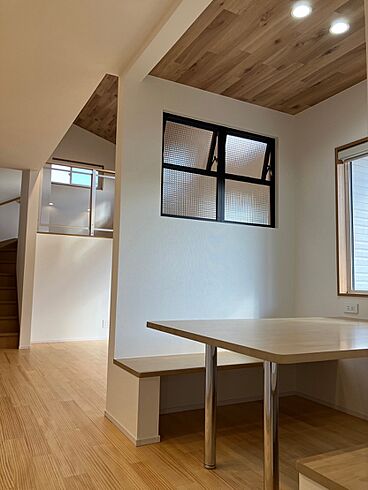 ユニバーサルホーム 丸亀店の施工事例「家族がつながるスキップフロアの家」の画像