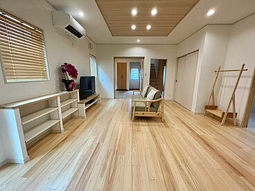 株式会社日本ハウスホールディングス 福井支店の施工事例「檜を贅沢に使用した広いLDKのある家」の画像