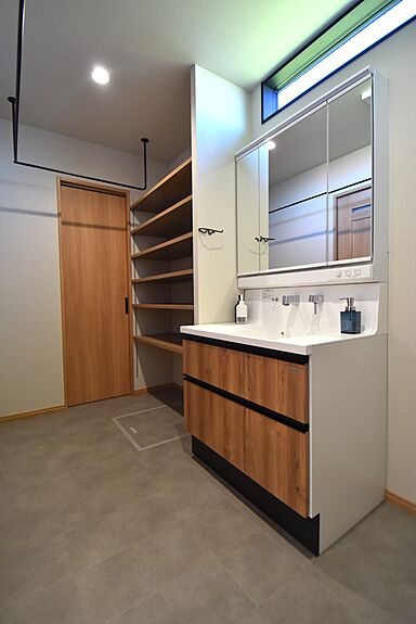 株式会社 カクニシビルダーの施工事例「中庭を感じながら家族とくつろぐ平屋」の画像6