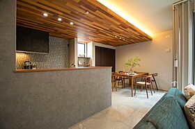 株式会社 カクニシビルダーの施工事例「スタイリッシュで高級感のある開放的なガレージハウス」の画像1