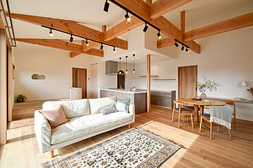 株式会社 カクニシビルダーの施工事例「木目と曲線がやさしい快適動線の平屋」の画像