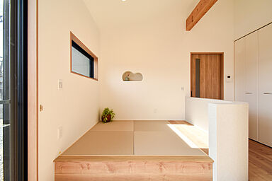 株式会社 カクニシビルダーの施工事例「木目と曲線がやさしい快適動線の平屋」の画像2