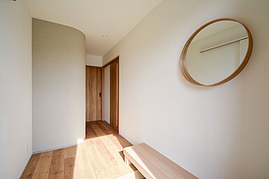 株式会社 カクニシビルダーの施工事例「木目と曲線がやさしい快適動線の平屋」の画像7