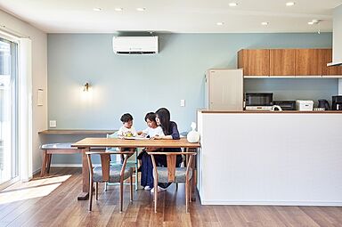 【パナソニックビルダーズグループ】丸良木材産業株式会社の施工事例「【YouTubeで30万再生!】柱のない24帖超の広々リビングがあるお家」の画像