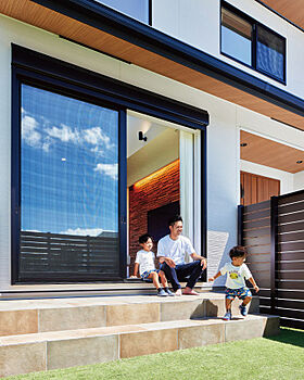 【パナソニックビルダーズグループ】丸良木材産業株式会社の施工事例「【YouTubeで30万再生!】柱のない24帖超の広々リビングがあるお家」の画像2