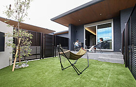 【パナソニックビルダーズグループ】丸良木材産業株式会社の施工事例「【平屋】外とつながる豊かな暮らしの平屋」の画像2