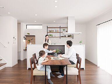 【パナソニックビルダーズグループ】丸良木材産業株式会社の施工事例「4LDK|家族時間も自分時間も思いっきり楽しむ家」の画像2