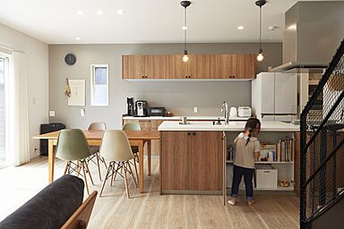 【パナソニックビルダーズグループ】丸良木材産業株式会社の施工事例「子どもたちを見守りながら暮らす、北欧ナチュラルの住まい」の画像4