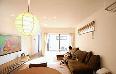 【パナソニックビルダーズグループ】丸良木材産業株式会社の施工事例「平屋風二階建て|中庭のあるおしゃれハウス」の画像3