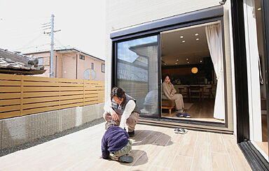 【パナソニックビルダーズグループ】丸良木材産業株式会社の施工事例「平屋風二階建て|中庭のあるおしゃれハウス」の画像4