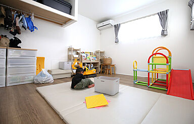 【パナソニックビルダーズグループ】丸良木材産業株式会社の施工事例「平屋風二階建て|中庭のあるおしゃれハウス」の画像8