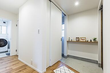 【パナソニックビルダーズグループ】丸良木材産業株式会社の施工事例「料理人ご夫婦のこだわりキッチンと家事ラク動線の住まい」の画像9