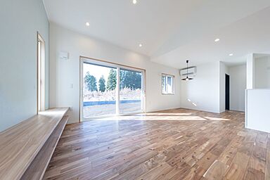 臼幸産業株式会社の施工事例「暮らしに寄り添った、広がりとつながりのある平屋」の画像1