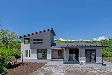 臼幸産業株式会社の施工事例「二世帯の快適な暮らしをつなぐ、大空間・大開口のある家」の画像