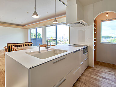 株式会社谷川建設の施工事例「檜と光の相乗効果がもたらす快適な暮らし」の画像2