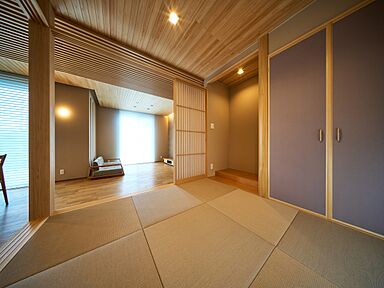 株式会社谷川建設の施工事例「和の趣が薫る、木々のぬくもりに抱かれた美的空間」の画像2