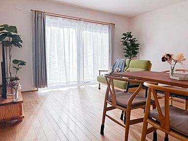 塚本産業株式会社の施工事例「木のぬくもりを感じる家事動線を考えた平屋。」の画像1