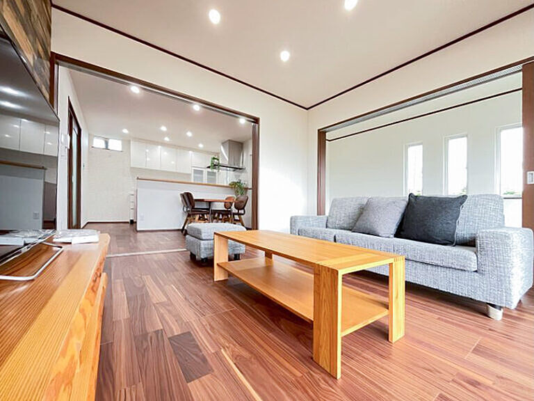 塚本産業株式会社の公式画像_リビング2