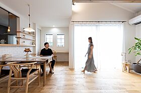 アオイ建設株式会社の施工事例「収納の位置や量も綿密に計画。2階は寝るだけと割り切って半平屋のような住まいに」の画像1