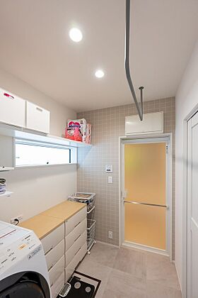 アオイ建設株式会社の施工事例「収納の位置や量も綿密に計画。2階は寝るだけと割り切って半平屋のような住まいに」の画像5