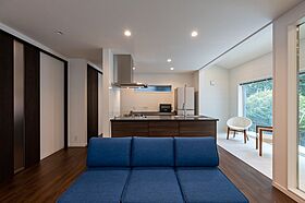 アオイ建設株式会社の施工事例「リビングにプールを配置した、寛ぎのひとときを過ごせる空間」の画像6