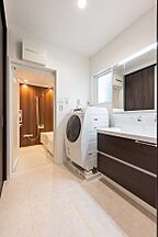 シンプルモダンスタイルの洗面所 アオイ建設株式会社の事例画像