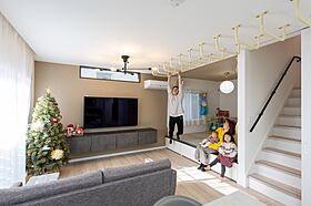 アオイ建設株式会社の施工事例「うんてい、ボルダリング、ルーフバルコニー。みんなで遊べる家が完成!」の画像1