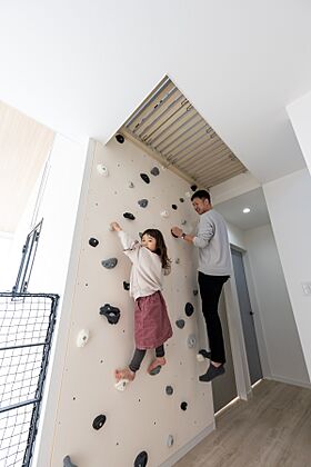 アオイ建設株式会社の施工事例「うんてい、ボルダリング、ルーフバルコニー。みんなで遊べる家が完成!」の画像6