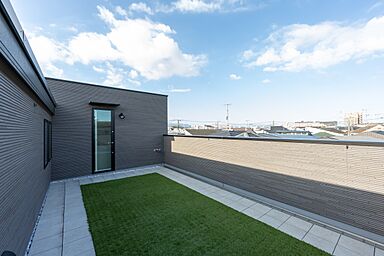 アオイ建設株式会社の施工事例「うんてい、ボルダリング、ルーフバルコニー。みんなで遊べる家が完成!」の画像7