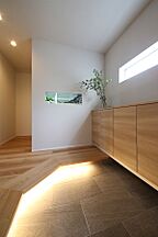 シンプルモダンスタイルの玄関 株式会社アントール 富山店の事例画像