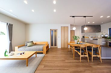 株式会社アントールの施工事例「家族が集うシンプルで心地よい住まい」の画像