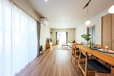 株式会社アントールの施工事例「家族が集うシンプルで心地よい住まい」の画像2