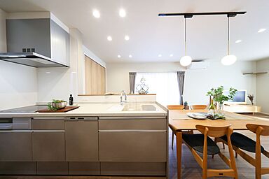 株式会社アントールの施工事例「家族が集うシンプルで心地よい住まい」の画像3