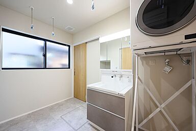 株式会社アントールの施工事例「家族が集うシンプルで心地よい住まい」の画像5