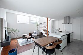 株式会社アントールの施工事例「【3LDK・吹抜・高天井・収納充実】 ~デザイン性と機能性を両立したお家~」の画像2