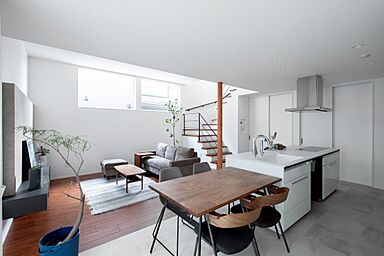 株式会社アントールの施工事例「【3LDK・吹抜・高天井・収納充実】 ~デザイン性と機能性を両立したお家~」の画像2