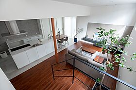 株式会社アントールの施工事例「【3LDK・吹抜・高天井・収納充実】 ~デザイン性と機能性を両立したお家~」の画像4