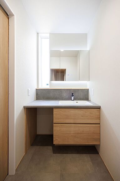 株式会社アントールの施工事例「高い意匠性の和モダン住まい~和室【5LDK】~」の画像4