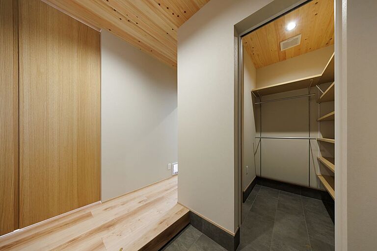 株式会社アントールの公式画像_玄関10