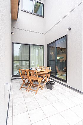 株式会社アントールの施工事例「趣味を楽しむビルトインガレージ/アウトドアリビングが魅力~4LDK~」の画像8