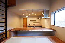 株式会社アントールの施工事例「趣の異なる2つのLDKが魅力~心地よい距離感を育む二世帯住宅の暮らし~」のメイン画像