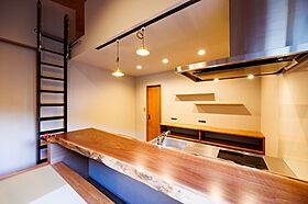 株式会社アントールの施工事例「趣の異なる2つのLDKが魅力~心地よい距離感を育む二世帯住宅の暮らし~」の画像1