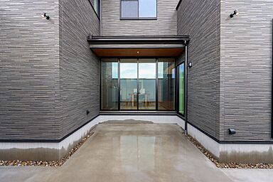 株式会社アントールの施工事例「【インナーガレージのあるお家】~キャットウォークでつくる、猫と過ごす豊かな日常~」の画像2