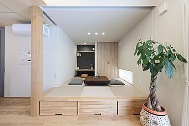 株式会社アントールの施工事例「【板張り天井】ヒノキ×シナベニヤ。本物の木を使う贅沢な和モダンLDK」の画像3