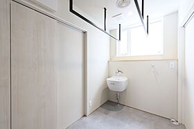 株式会社アントールの施工事例「【板張り天井】ヒノキ×シナベニヤ。本物の木を使う贅沢な和モダンLDK」の画像5