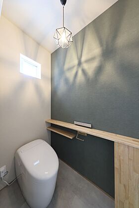 株式会社アントールの施工事例「【板張り天井】ヒノキ×シナベニヤ。本物の木を使う贅沢な和モダンLDK」の画像6