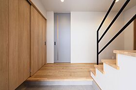 株式会社アントールの施工事例「【板張り天井】ヒノキ×シナベニヤ。本物の木を使う贅沢な和モダンLDK」の画像7