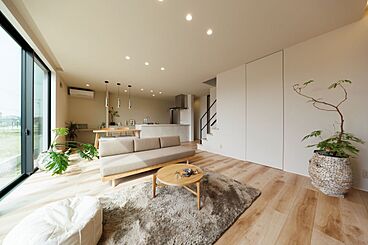 株式会社アントールの施工事例「アースカラーで紡ぐ、シンプルで飽きのこない丁寧な暮らし」の画像