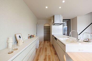 株式会社アントールの施工事例「アースカラーで紡ぐ、シンプルで飽きのこない丁寧な暮らし」の画像4