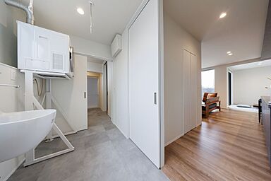 株式会社アントールの施工事例「上質なグレーが描く、落ち着きのある日常。洗練された大人の佇まい。」の画像4